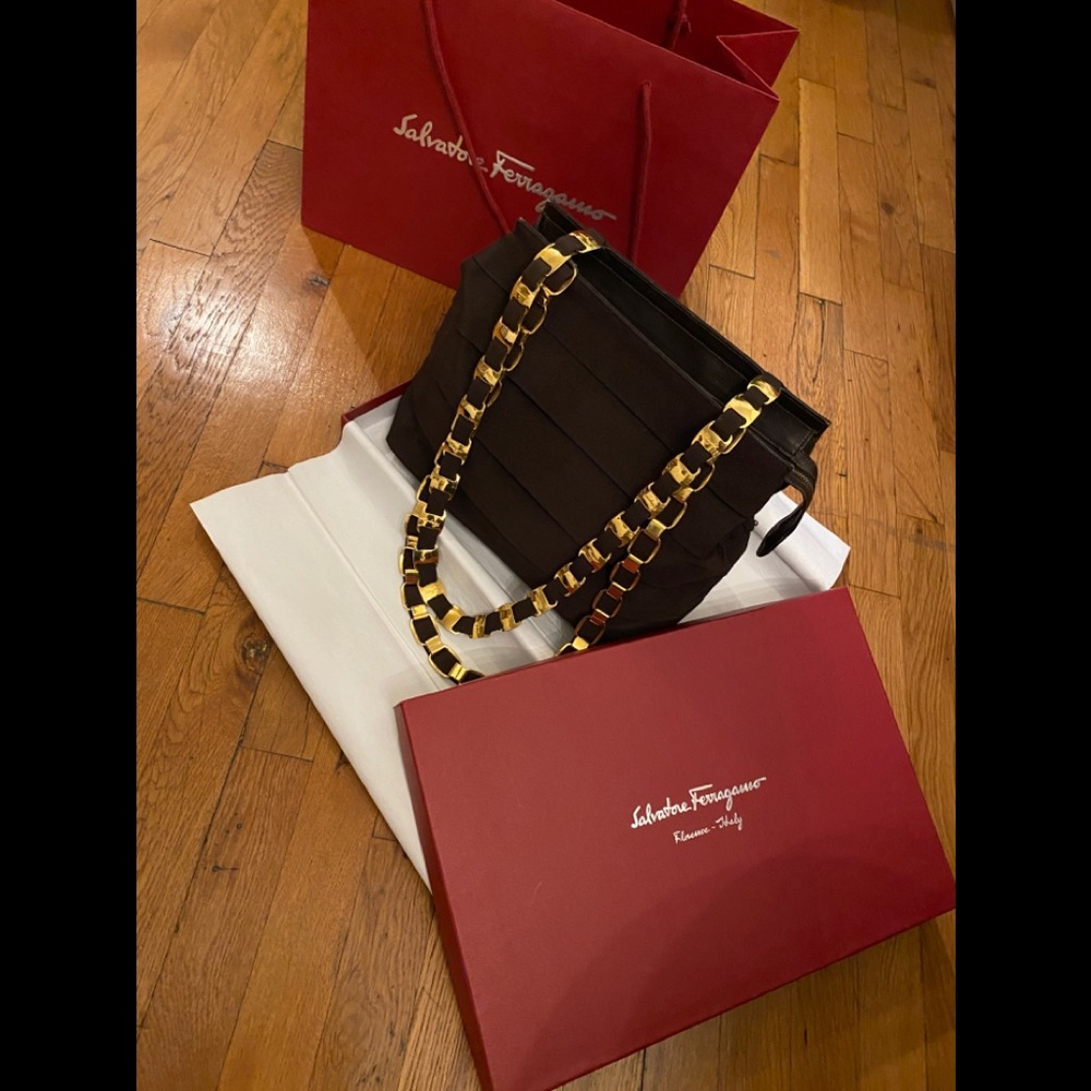 SALE ! Ferragamo Gold Chain Bag #MadeInItaly